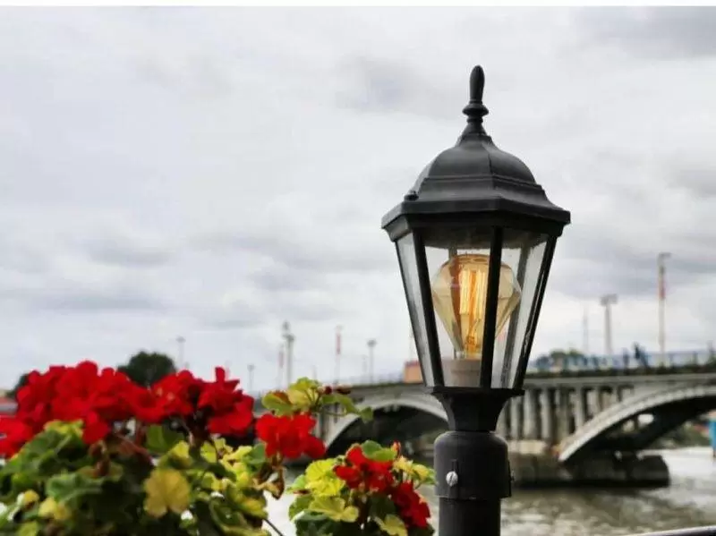 چراغ چمنی پلاستیکی رومی